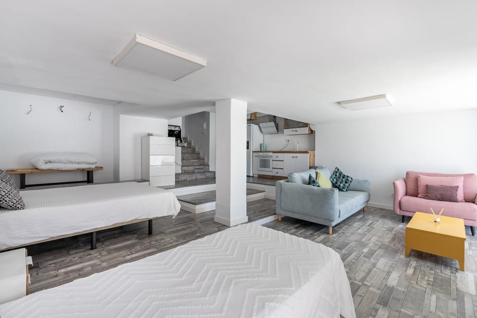 Bed, Kitchen or kitchenette, Bedroom