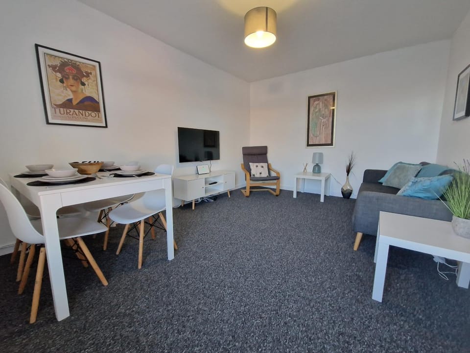 TV and multimedia, Living room, Seating area