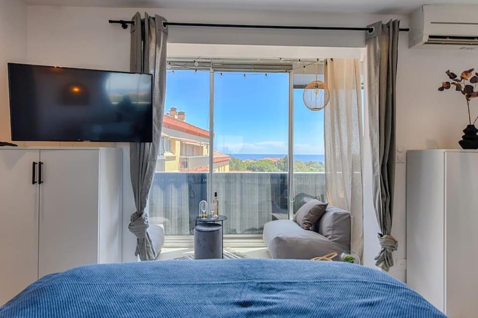 Bed, TV and multimedia, Balcony/Terrace, Seating area