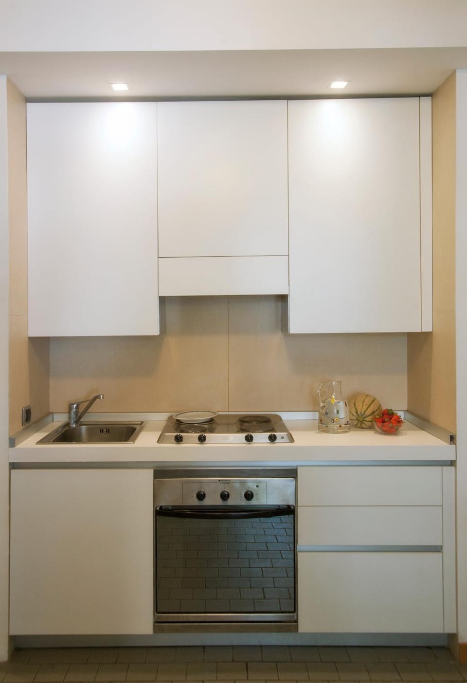 Kitchen or kitchenette, Dining area, stove