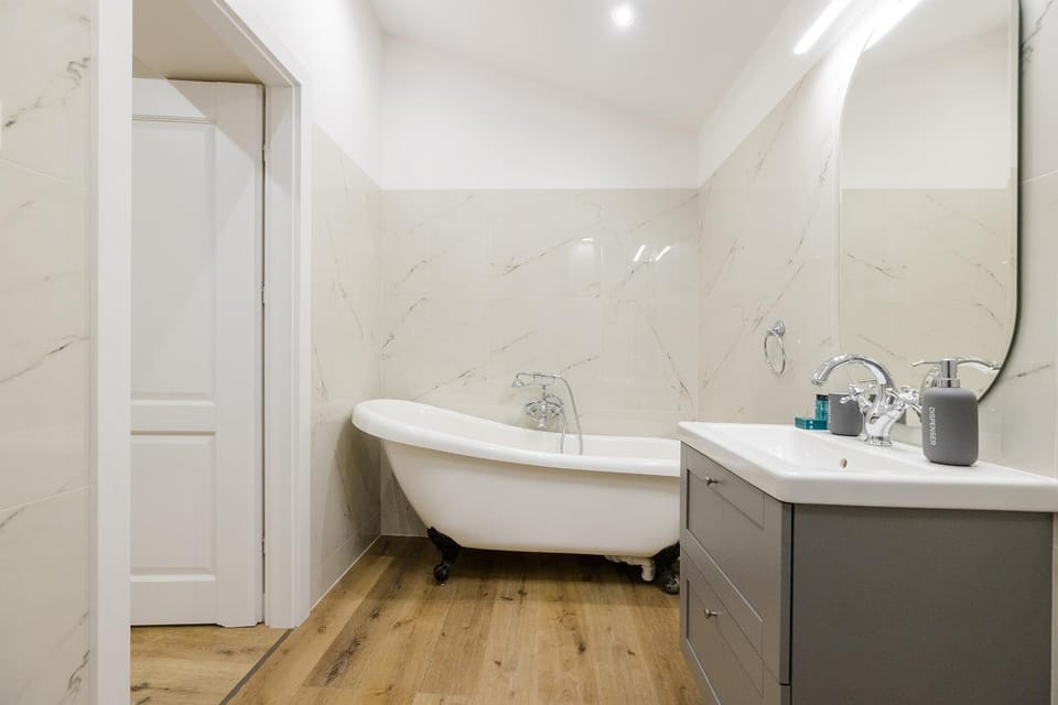 Bathroom, Bath