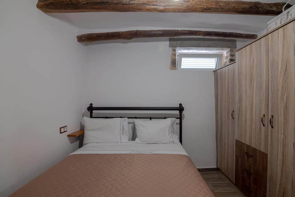Bed, Photo of the whole room, Bedroom, wardrobe