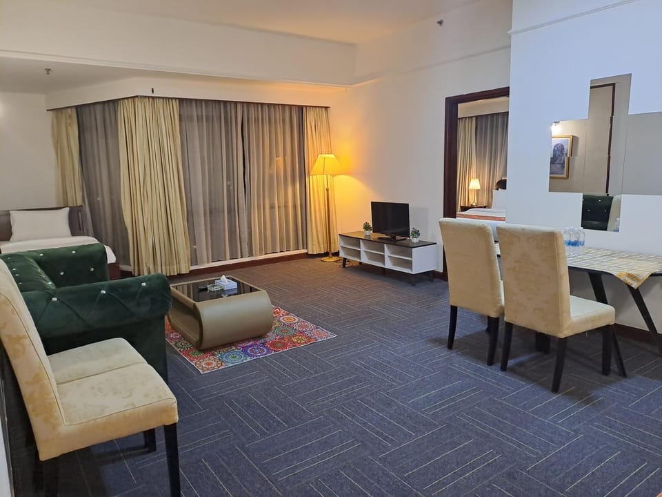 Seating area, Dining area