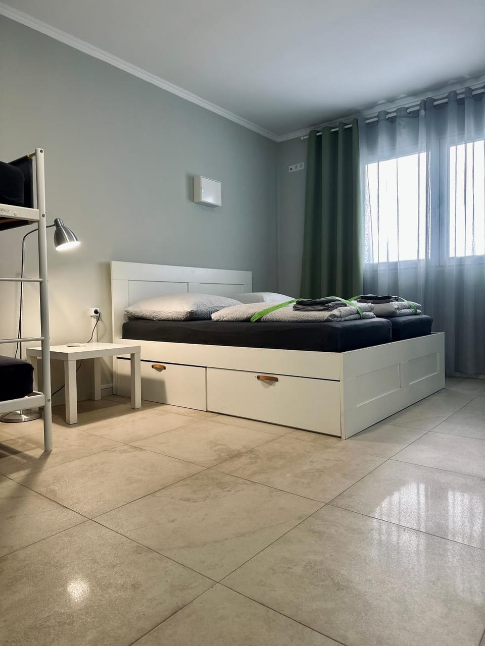 Neuwertiges Apartment mit schnellem WLAN, Glasfaser, Kostenlose Privatparkplatz auch für Transporter geeignet R24 Apartment in Baden-Württemberg