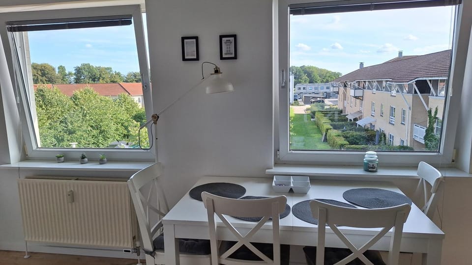 Garden, View (from property/room), City view, furniture, kitchen
