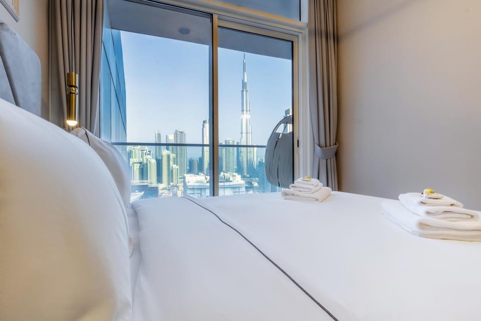 Bed, View (from property/room), City view