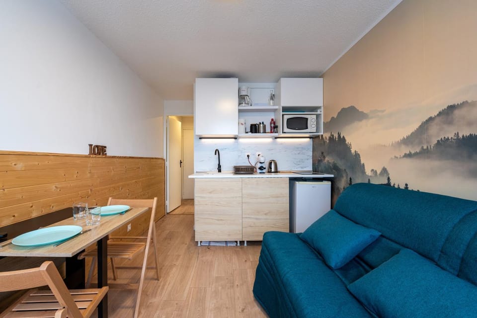 Kitchen or kitchenette, Living room