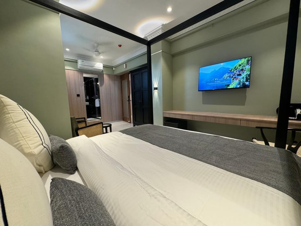 Photo of the whole room, Bedroom
