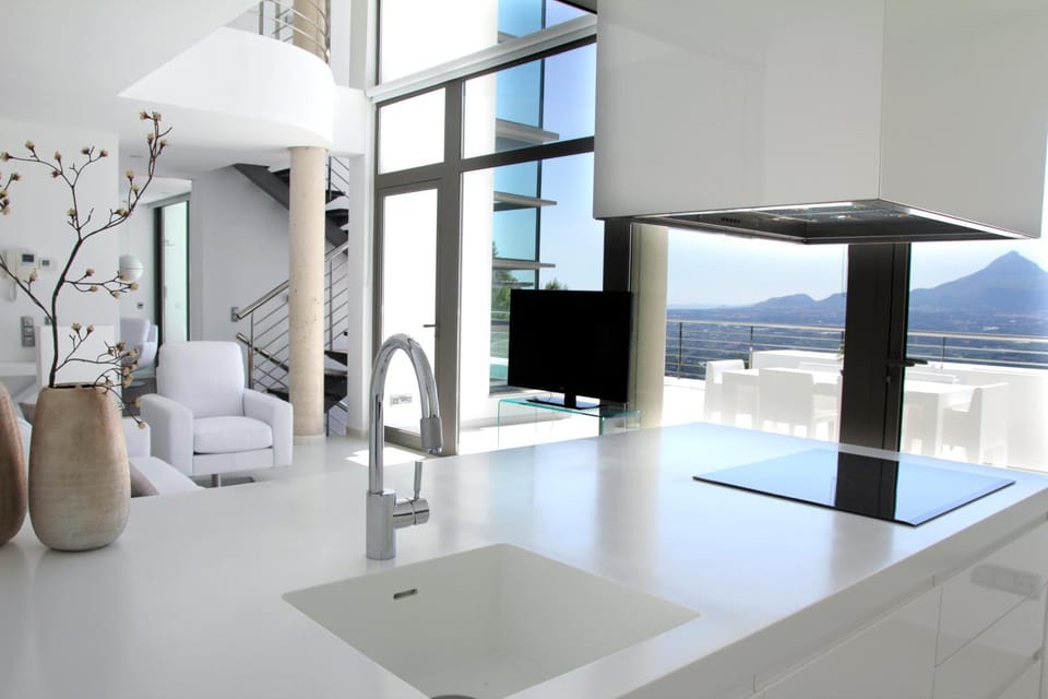 TV and multimedia, Living room, Dining area, Mountain view