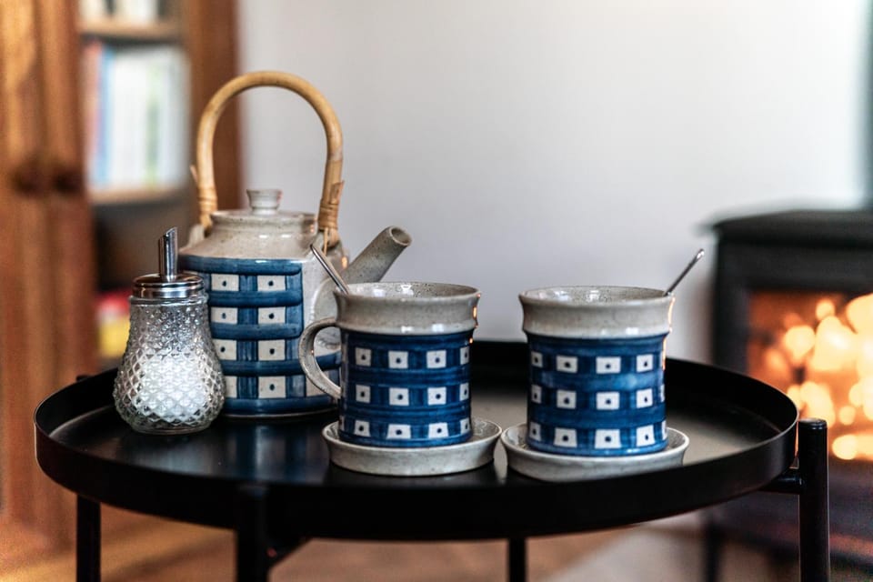 Coffee/tea facilities, fireplace