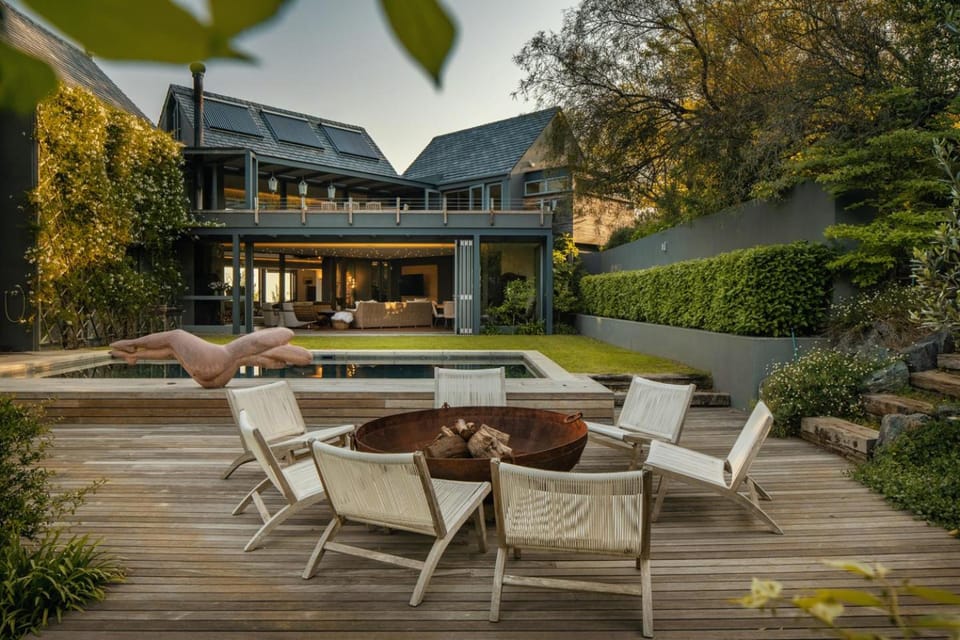 Spring, Day, Summer, Seating area, Swimming pool, sunbed