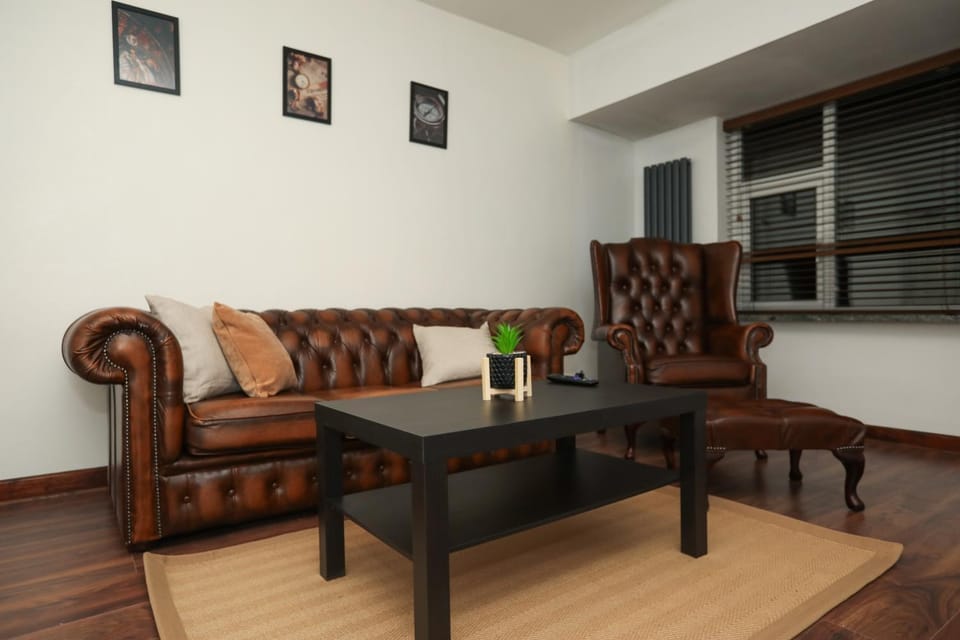 Fully Equipped 6BR House With Free Private Parking By Hyped Properties Short Term Rental Agency Leicestershire Ideal For Group Stays Apartment in Loughborough