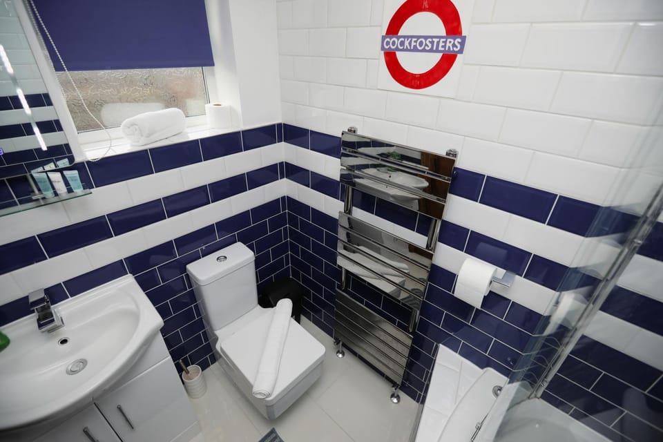 Fully Equipped 6BR House With Free Private Parking By Hyped Properties Short Term Rental Agency Leicestershire Ideal For Group Stays Apartment in Loughborough