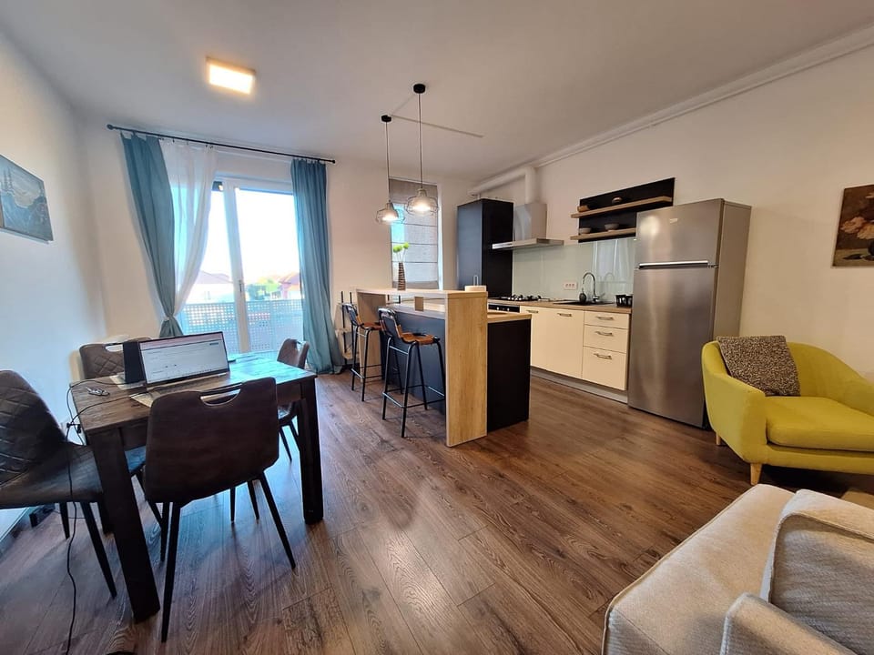 Kitchen or kitchenette, Living room, Seating area, Dining area, dishwasher, pet friendly, stove