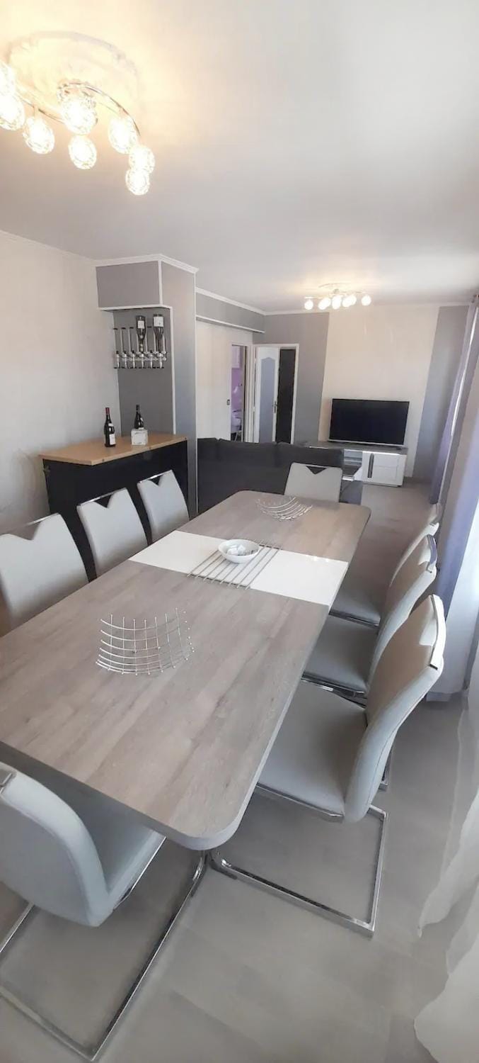 Seating area, Dining area