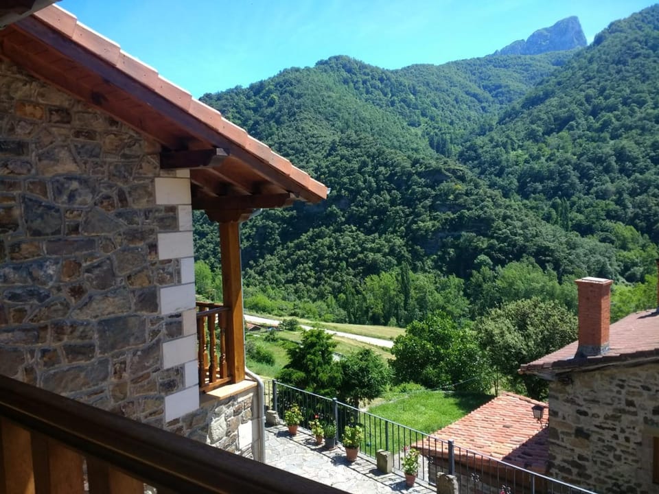 Balcony/Terrace, Mountain view