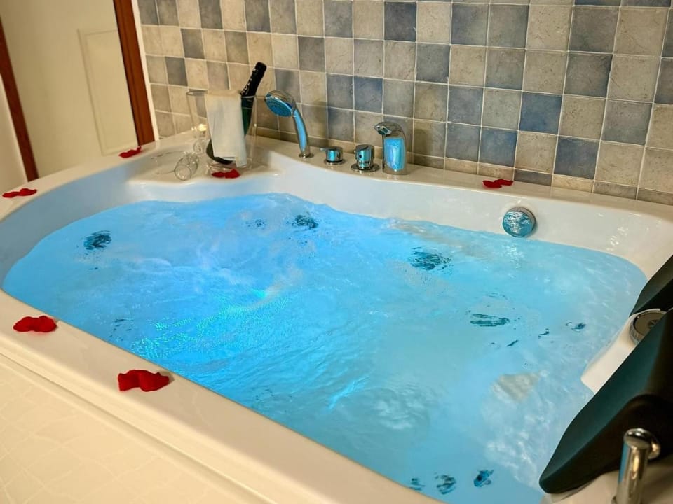 Hot Tub, Bath