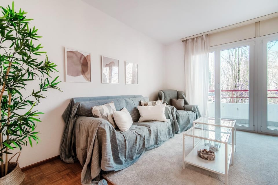 Pink Flat by Quokka 360 - Close to the Italian Border Apartment in Canton of Ticino