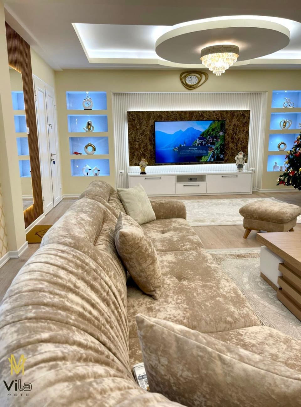 Communal lounge/ TV room, TV and multimedia, Living room, Seating area, Evening entertainment