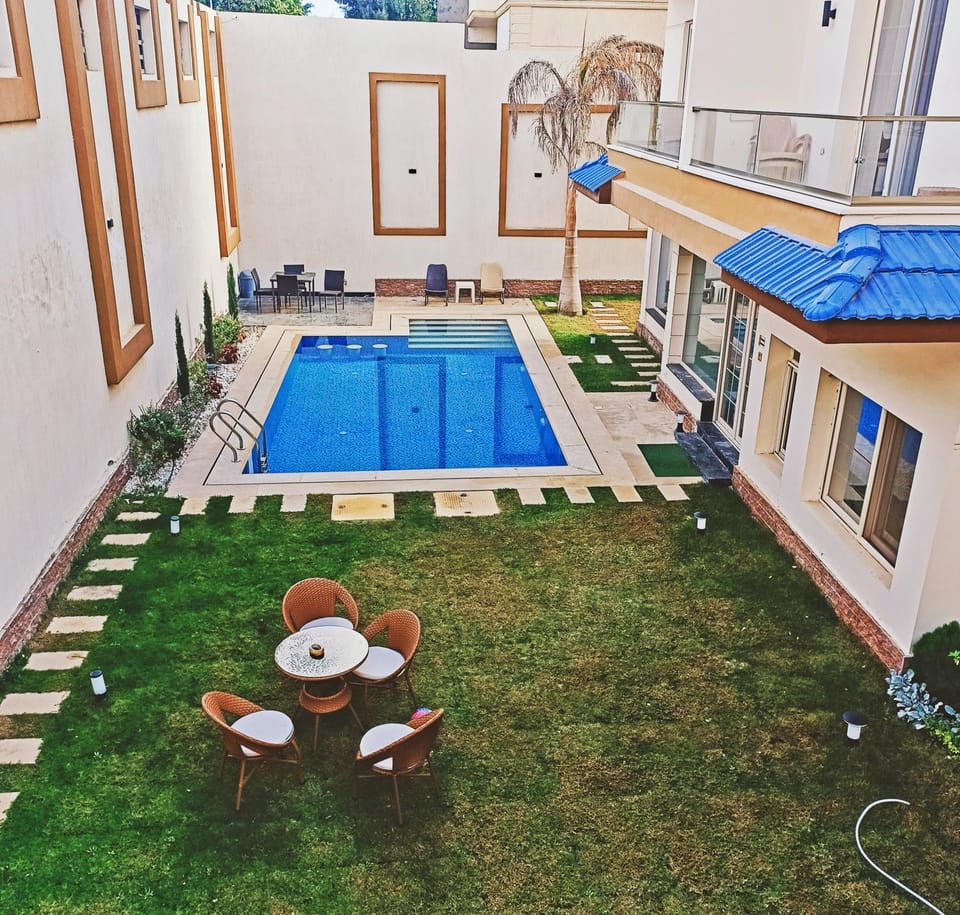 Garden, Swimming pool