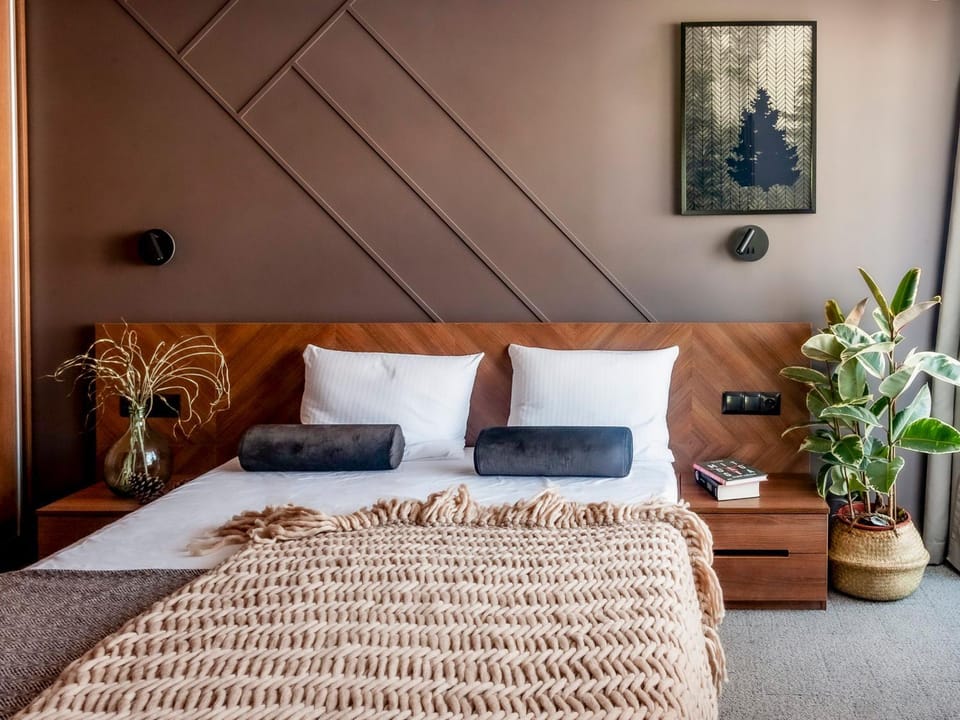 Bed, Photo of the whole room, Decorative detail, Seating area, Bedroom, hair dresser, wardrobe