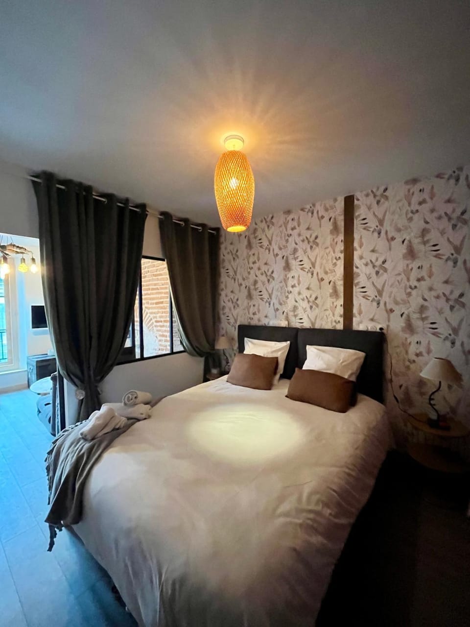 Bed, Photo of the whole room, Bedroom