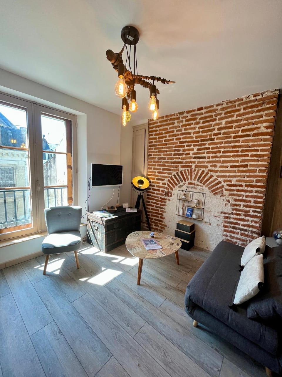 TV and multimedia, Living room, Lounge or bar, Seating area, internet