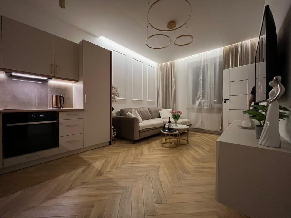 TV and multimedia, Kitchen or kitchenette, Living room, Seating area