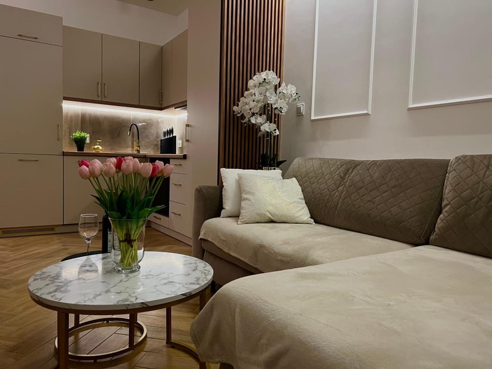 Kitchen or kitchenette, Seating area