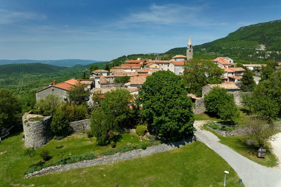 Apartment Pod Lipom Apartment in Istria County