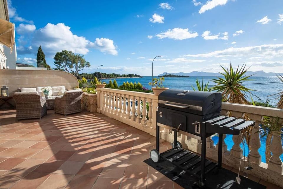 BBQ facilities, View (from property/room), Balcony/Terrace, Sea view