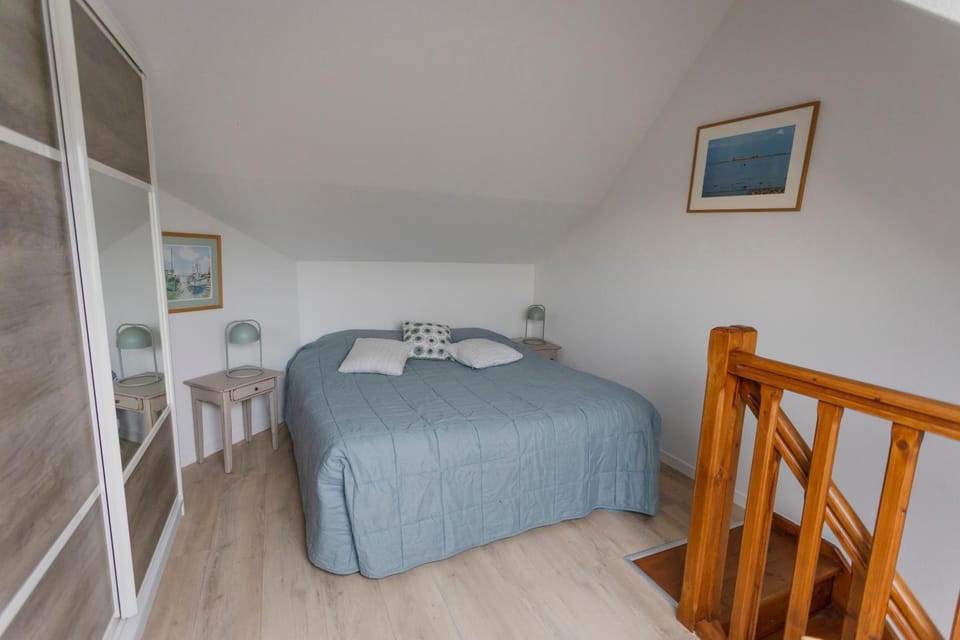 Property building, Living room, Bedroom