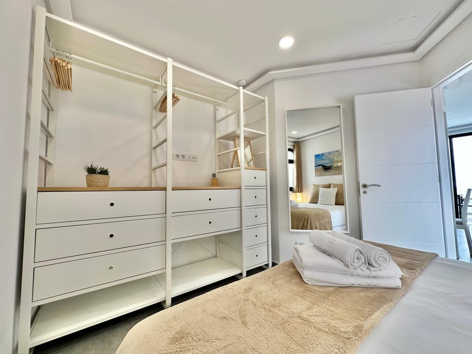 Bed, Bedroom, towels, wardrobe