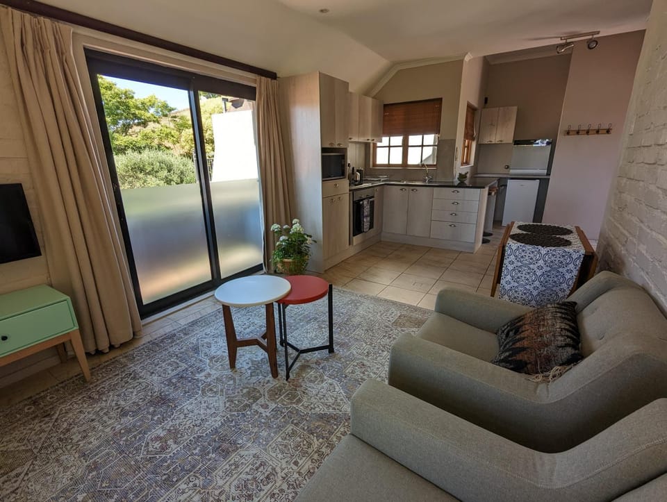 Kitchen or kitchenette, Seating area