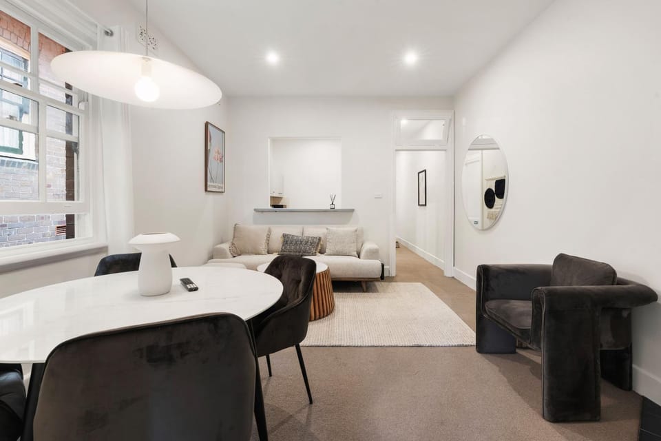 Seating area, Dining area