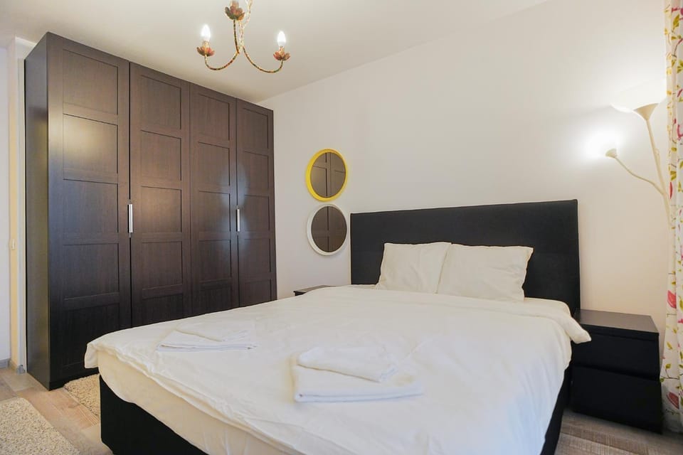 Bed, Photo of the whole room, Bedroom, towels, wardrobe