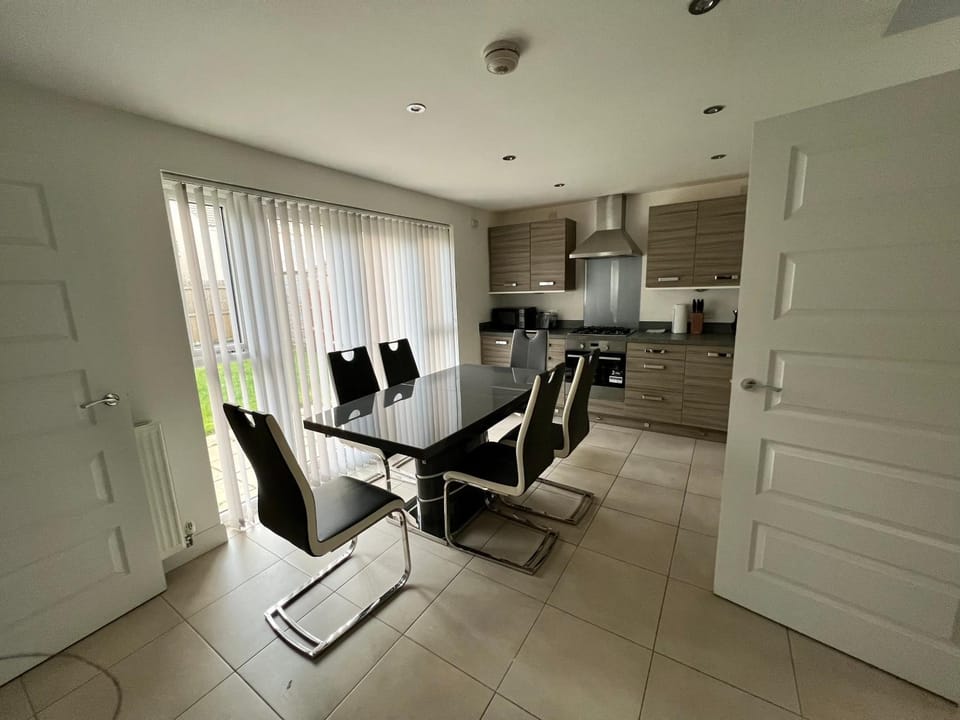 Kitchen or kitchenette, Dining area, minibar, pet friendly, stove