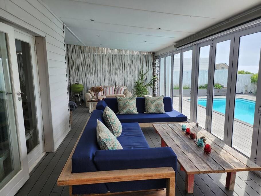 Patio, Balcony/Terrace, Balcony/Terrace, Living room, Seating area, Dining area, Pool view, Swimming pool, sunbed