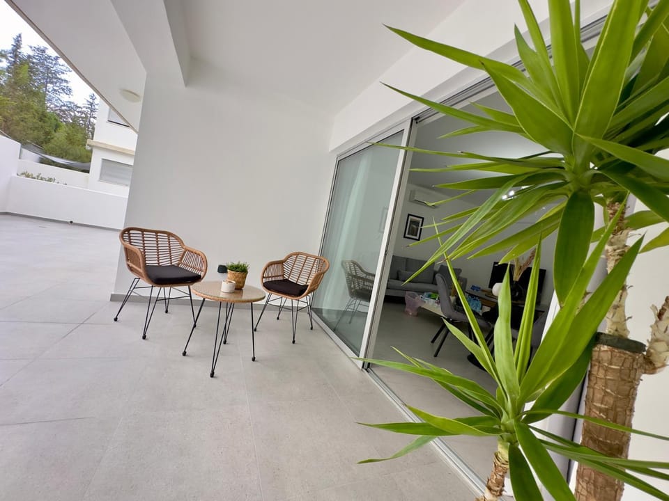 Patio, Day, Balcony/Terrace, Seating area