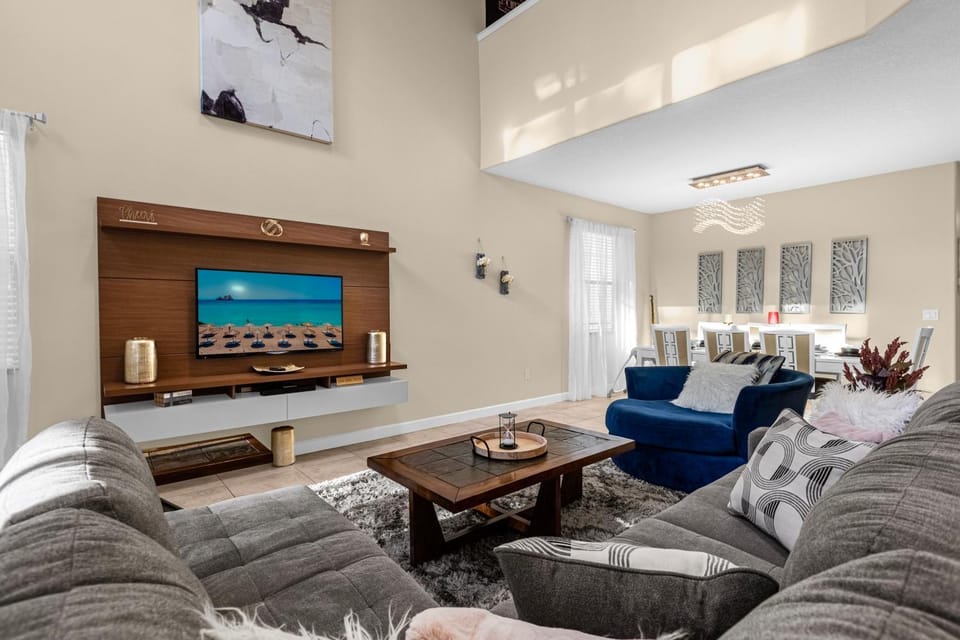 Communal lounge/ TV room, TV and multimedia, Living room, Seating area, Evening entertainment