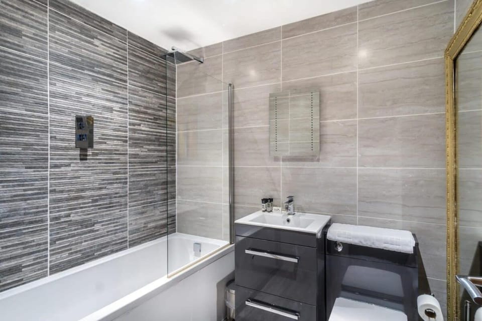 Central Liverpool 1 Bed Apartment w Balcony Apartment in Liverpool