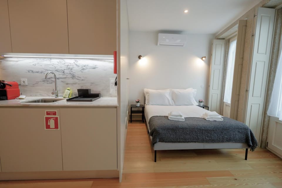 Bed, Kitchen or kitchenette, Bedroom, towels, air conditioner