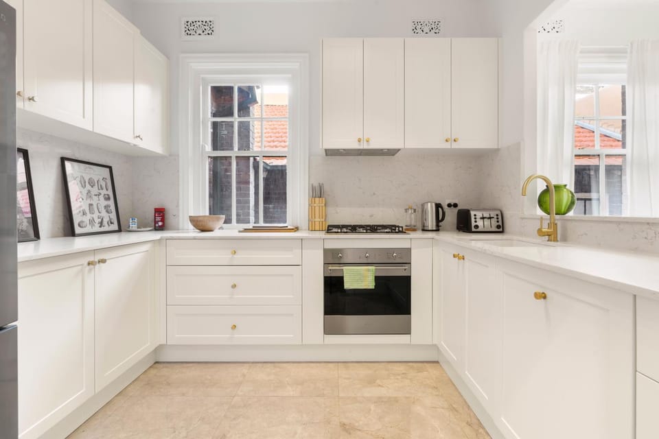 Kitchen or kitchenette, pet friendly, stove