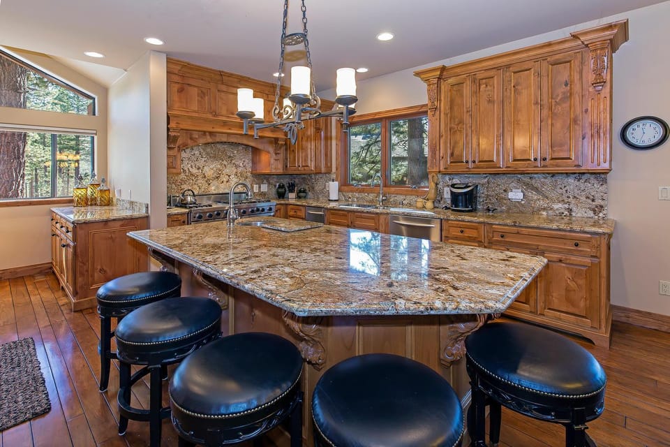 Luxury 4 bedroom 4 5 bath luxury home that sleeps 10 House in Incline Village