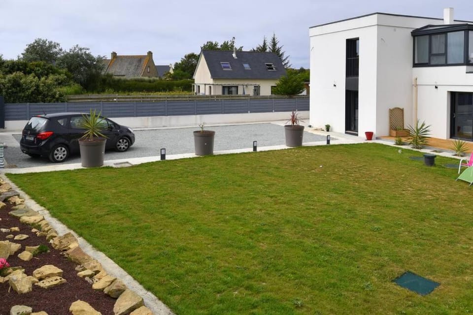 La villa des amiets, piscine chauffée et à 500 m de la plage Villa in Cléder