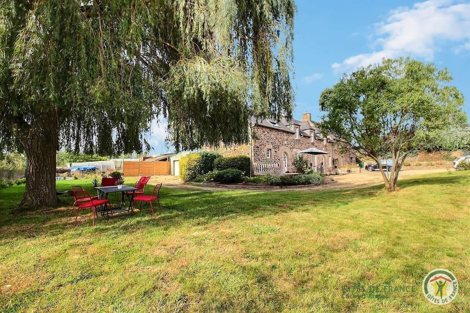 Maison de la ville-j House in Brittany