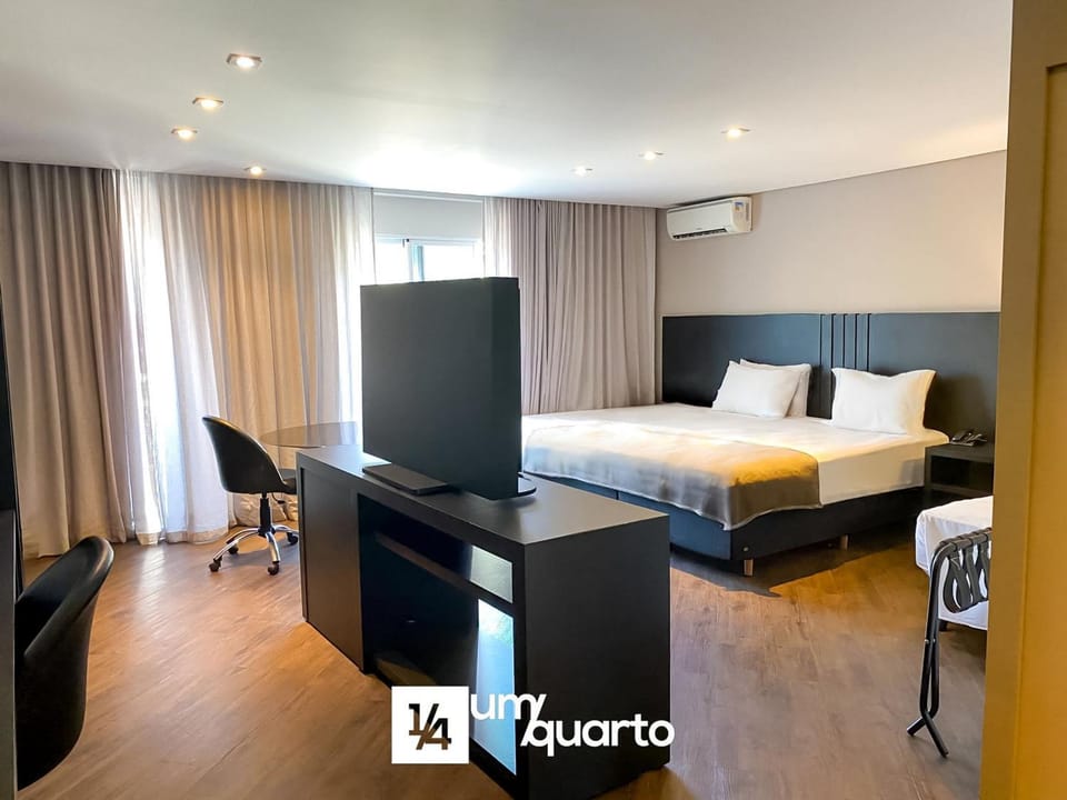 Bed, TV and multimedia, Photo of the whole room, Bedroom, wardrobe, air conditioner