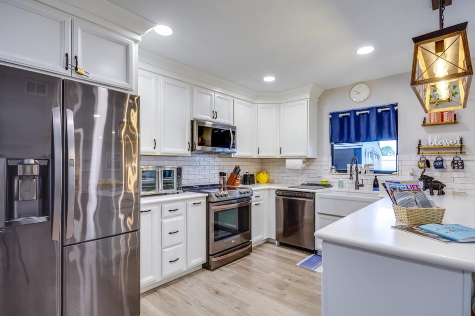 5 Mi to Beach: Jupiter Townhome w/ Pool Access House in Jupiter