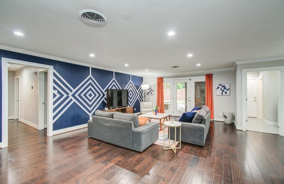 Gorgeous and Cozy Houston home w a private Pool House in Harris County