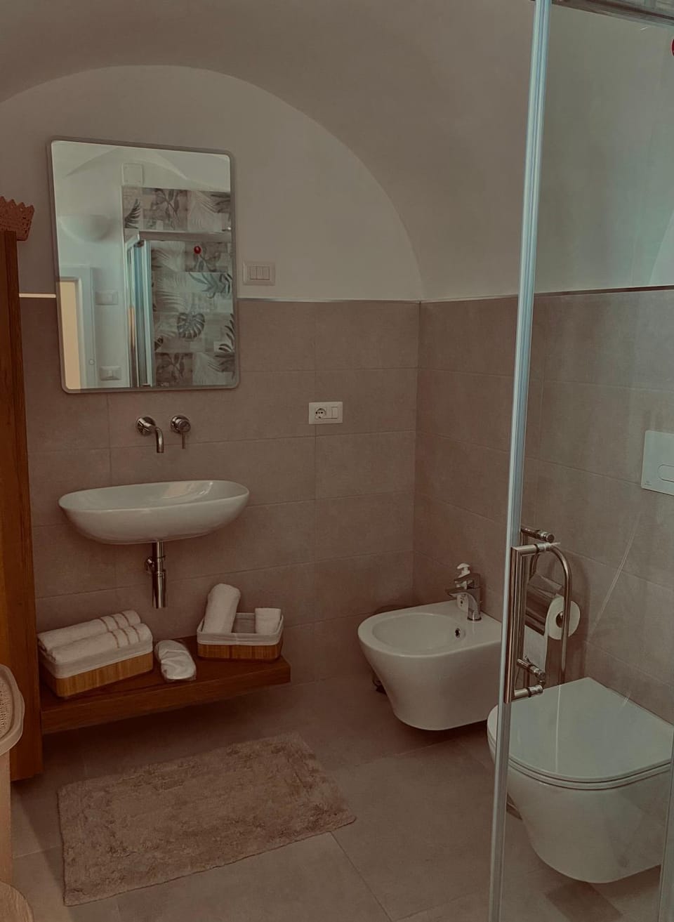 Shower, Toilet, Bathroom, towels